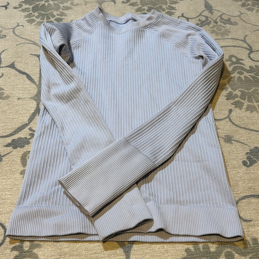 Lululemon periwinkle top